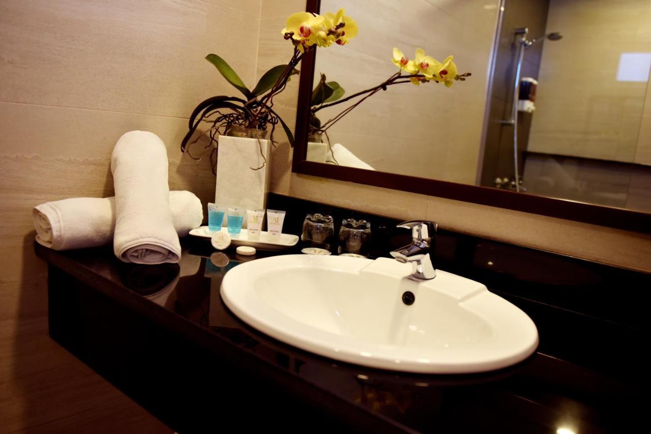 Aura One Hotel Baguio City Buitenkant foto
