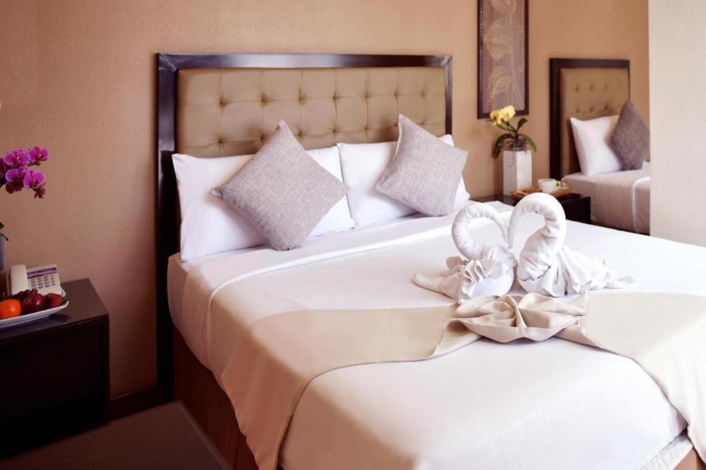 Aura One Hotel Baguio City Buitenkant foto