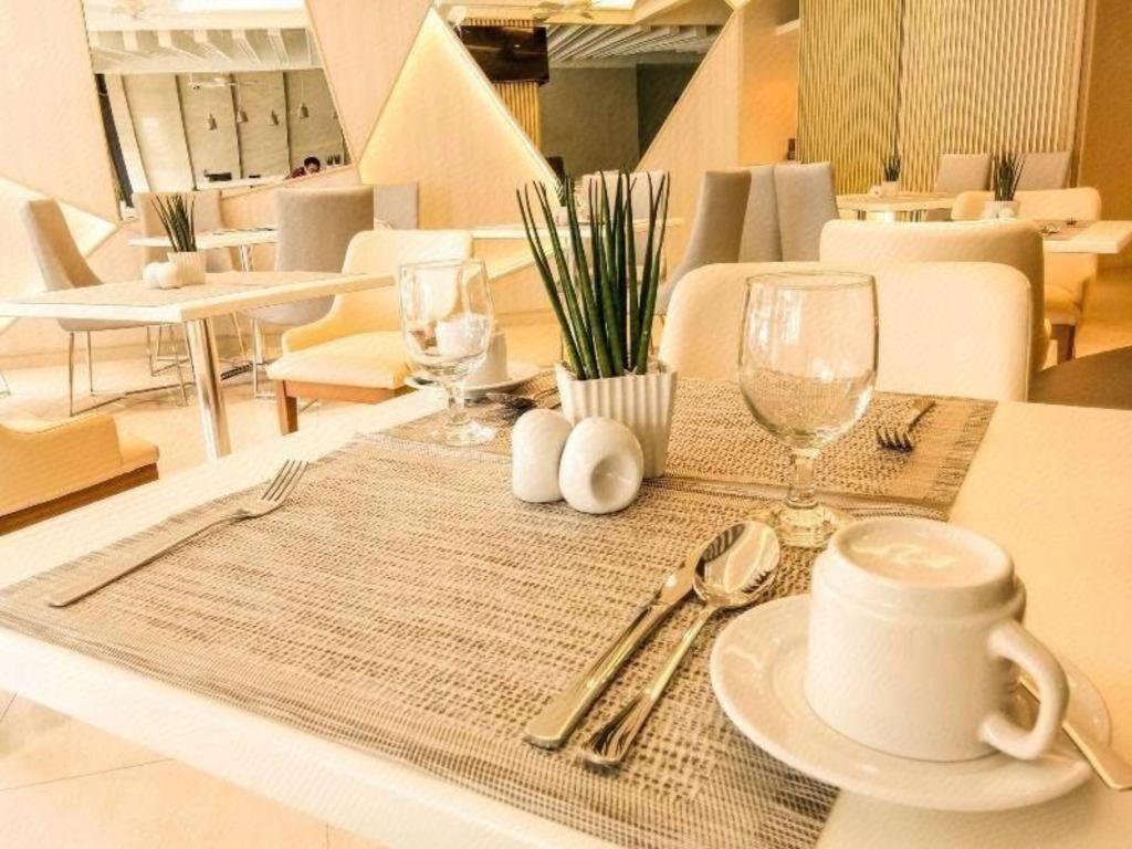 Aura One Hotel Baguio City Buitenkant foto